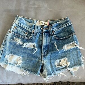 Levi’s Jean Shorts. Size small/xamall 25x26. Color Medium to light wash.